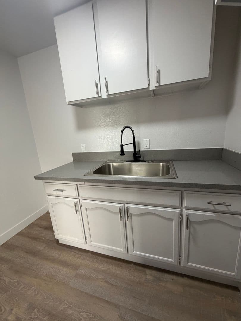 Los Angeles Apartment: 5955 S. Main Street