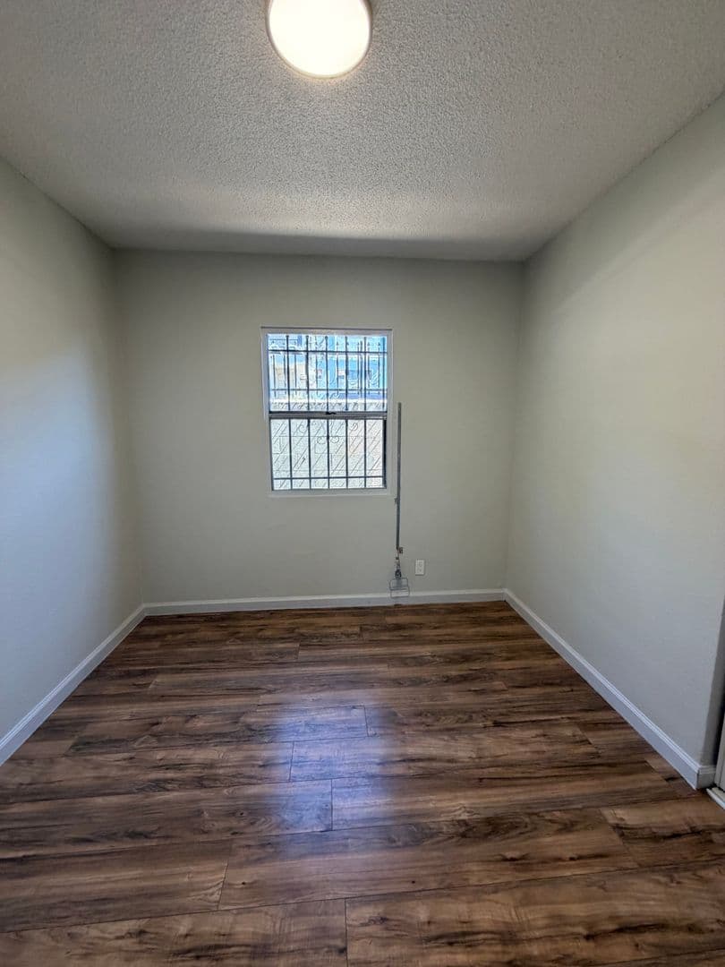 Los Angeles Apartment: 1338 W. 57th Street
