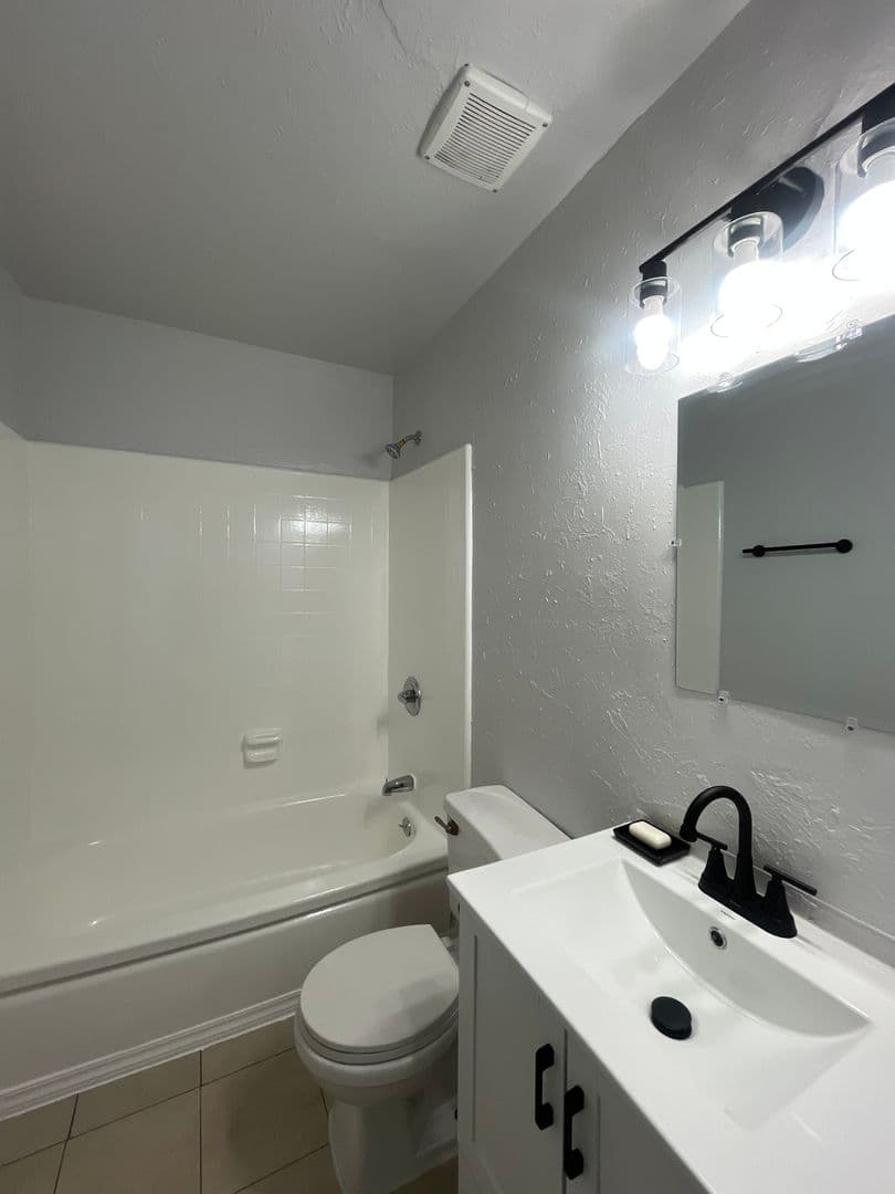 Los Angeles Apartment: 3511 W. 15th Street