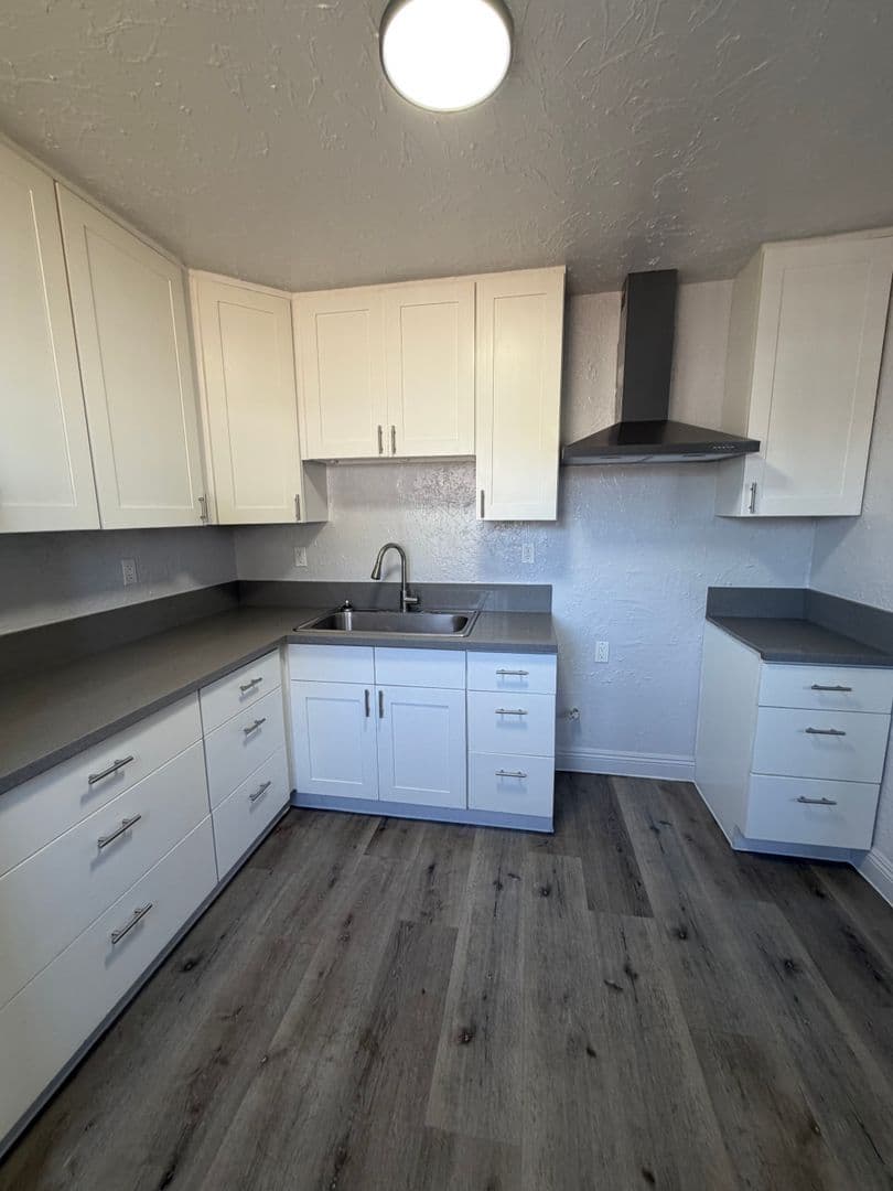 Los Angeles Apartment: 7843 S. Towne Avenue