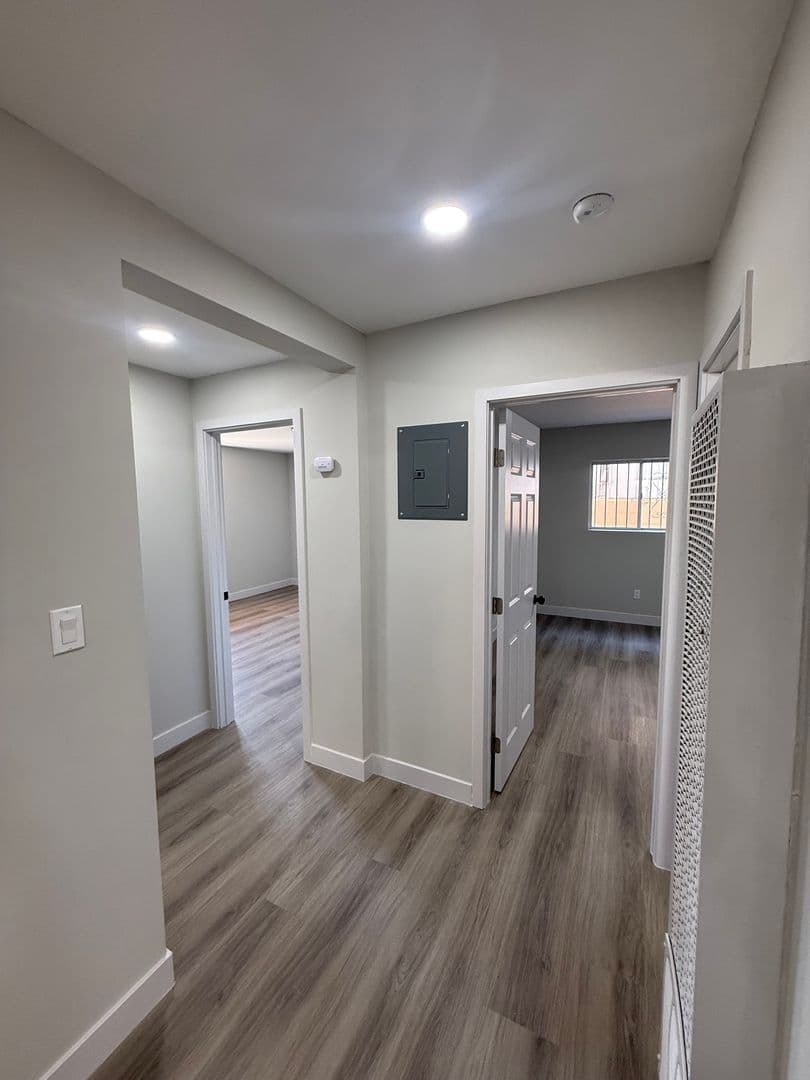 Los Angeles Apartment: 1443 W. 105th Street