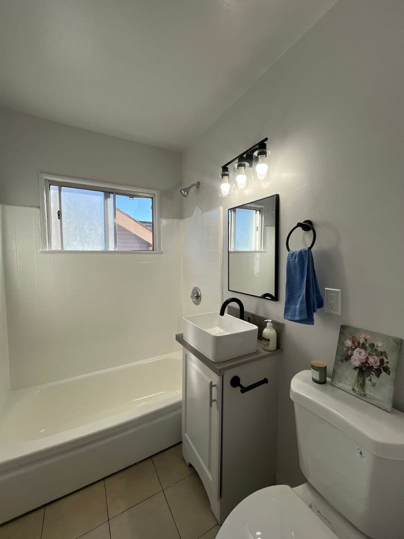 Los Angeles Apartment: 3965 S. Normandie Avenue