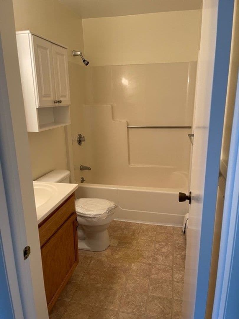Norwich Apartment: 54 Borden Ave.