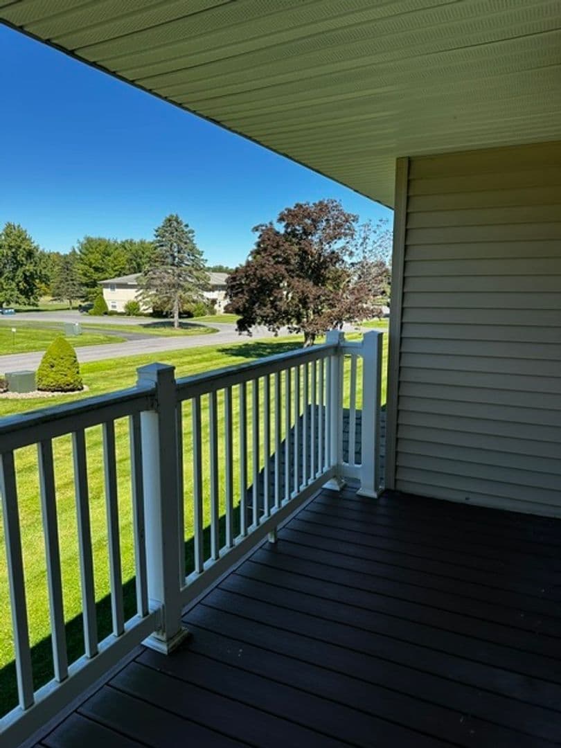 Clinton Apartment: 16 Old Boorne Dr.