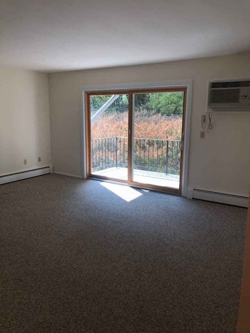 Norwich Apartment: 54 Borden Ave.