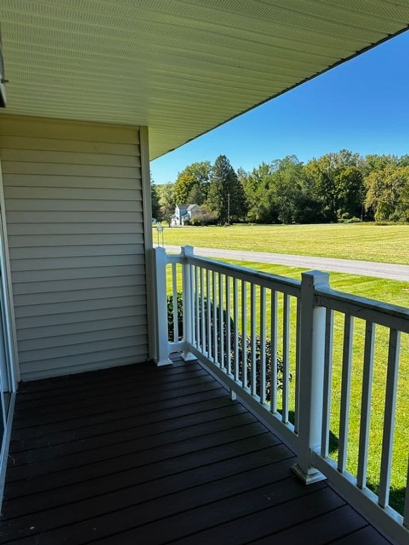 Clinton Apartment: 16 Old Boorne Dr.