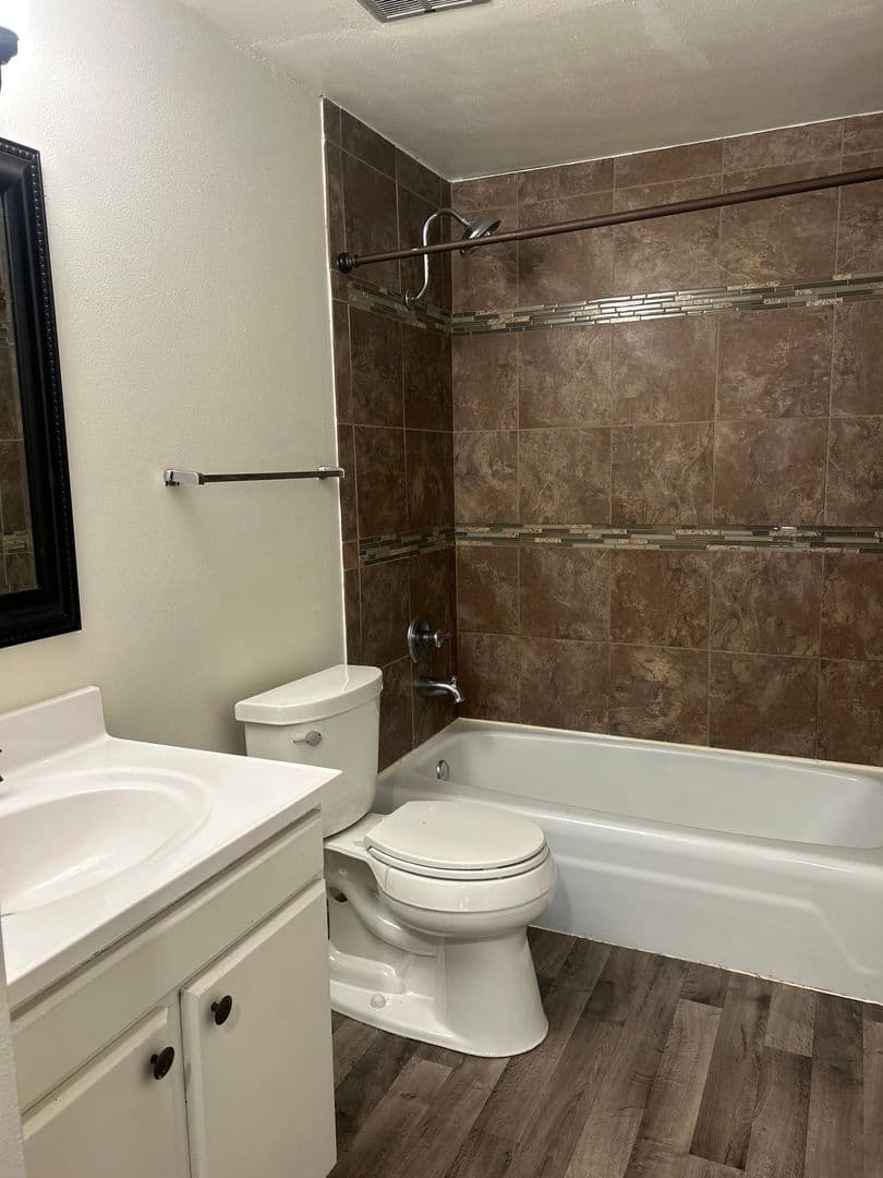 Neenah Apartment: 1001/1003/1005/1007 Brookwood Drive