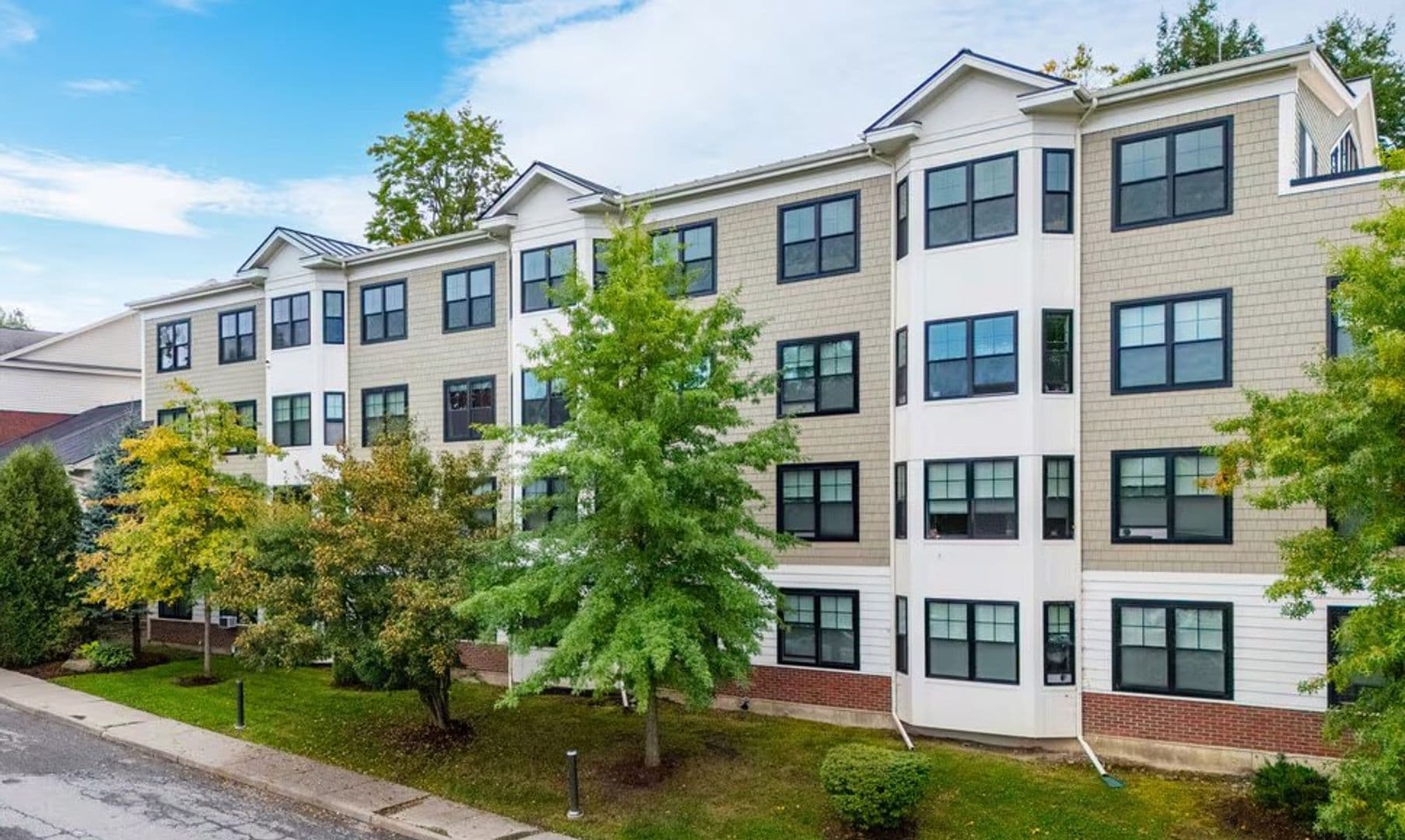 South Burlington Apartment: 144 Larkin Way
