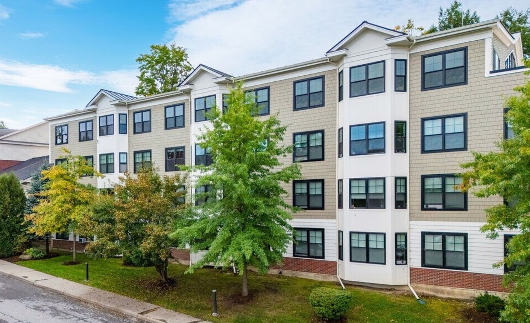 South Burlington Apartment: 144 Larkin Way
