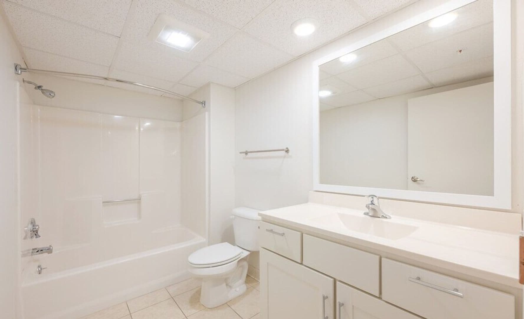South Burlington Apartment: 144 Larkin Way