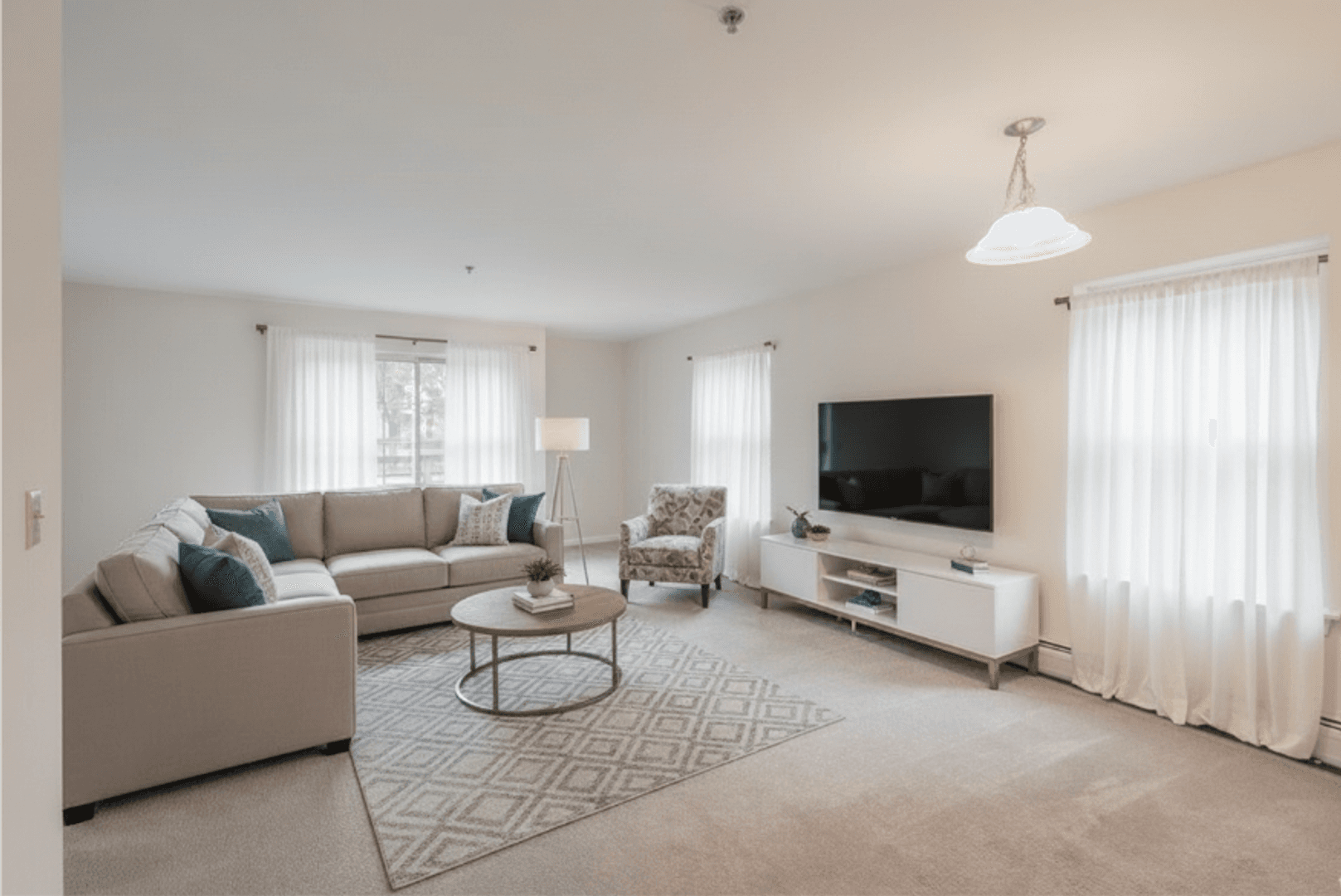 South Burlington Apartment: Olde Orchard Park