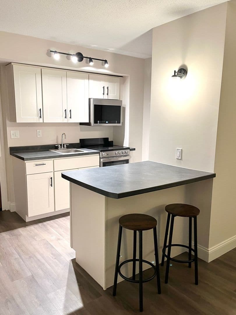 South Burlington Apartment: 144 Larkin Way
