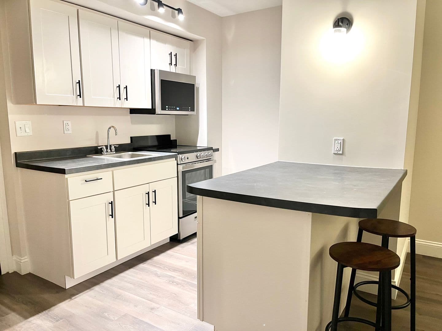 South Burlington Apartment: 144 Larkin Way