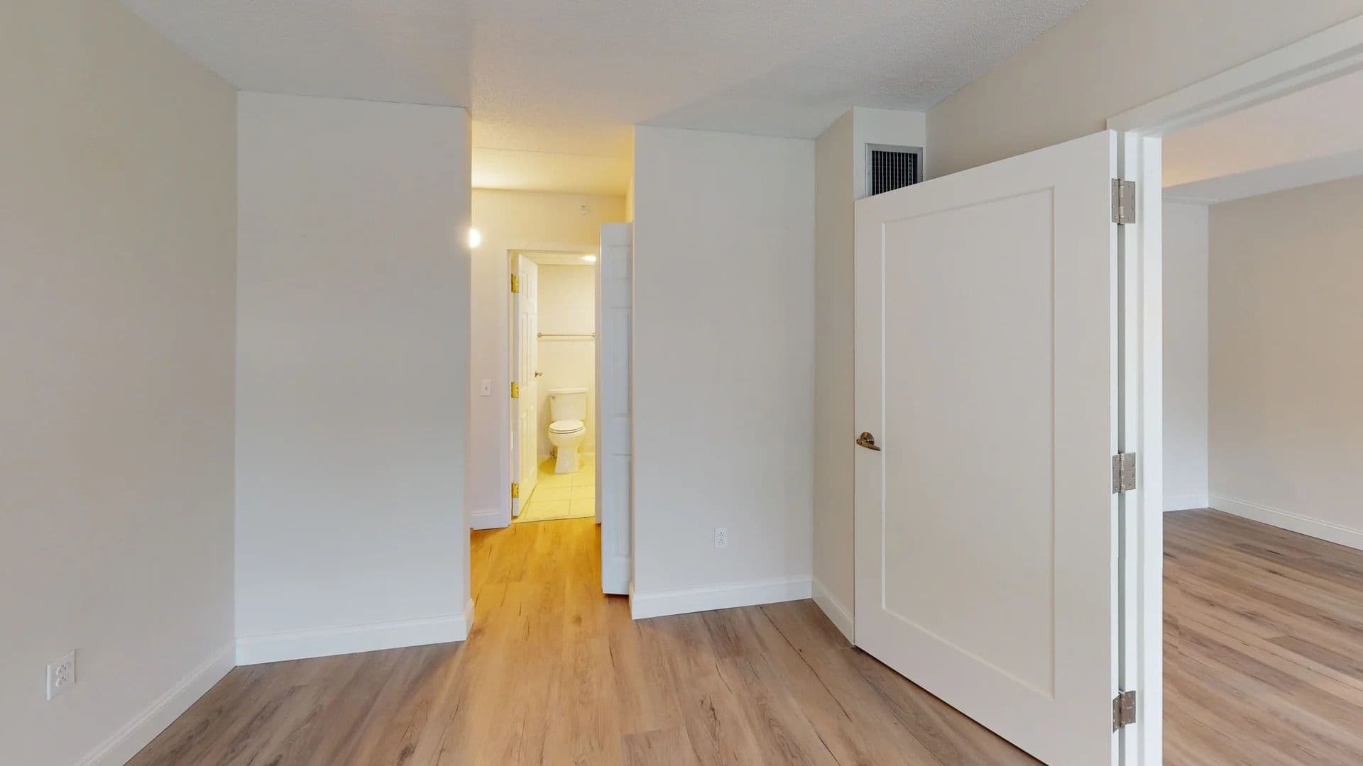 South Burlington Apartment: 144 Larkin Way