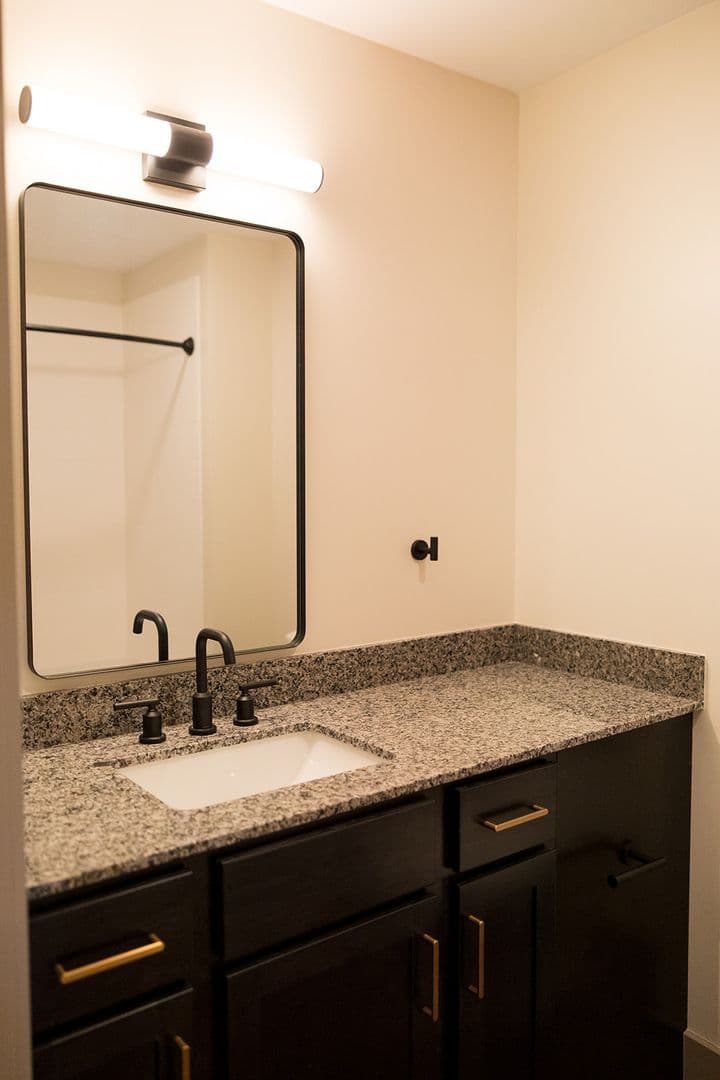South Burlington Apartment: 151 Larkin Way