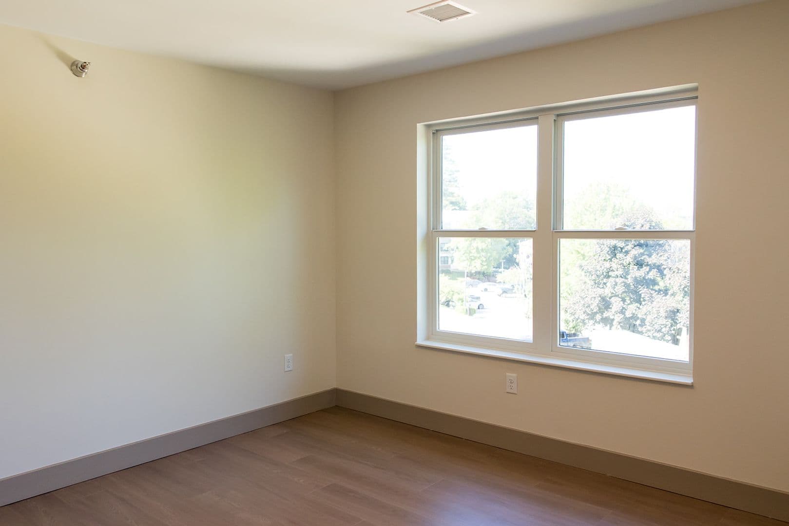 South Burlington Apartment: 151 Larkin Way