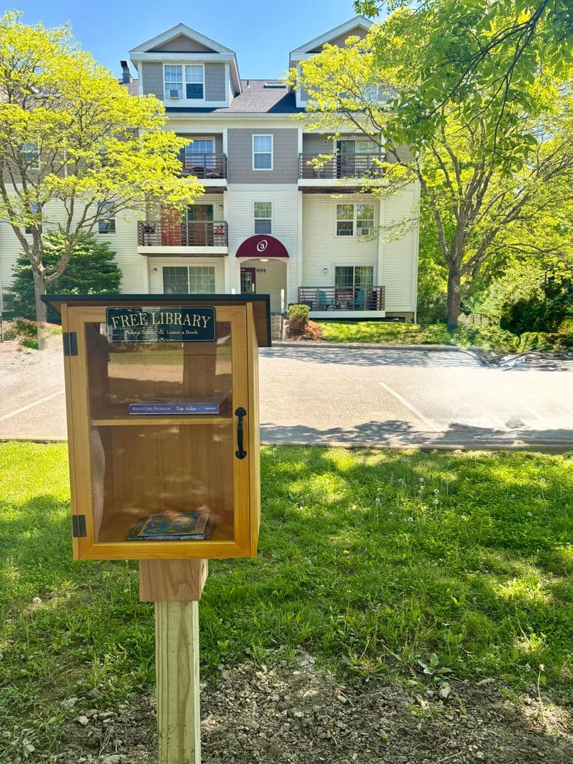 South Burlington Apartment: Olde Orchard Park