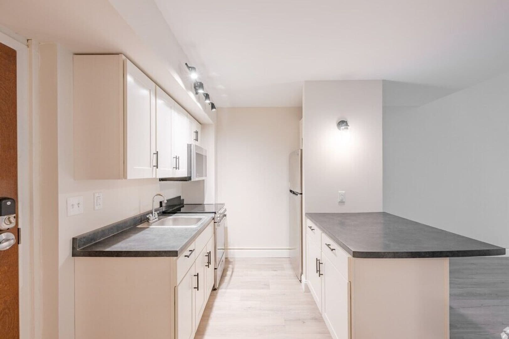South Burlington Apartment: 144 Larkin Way