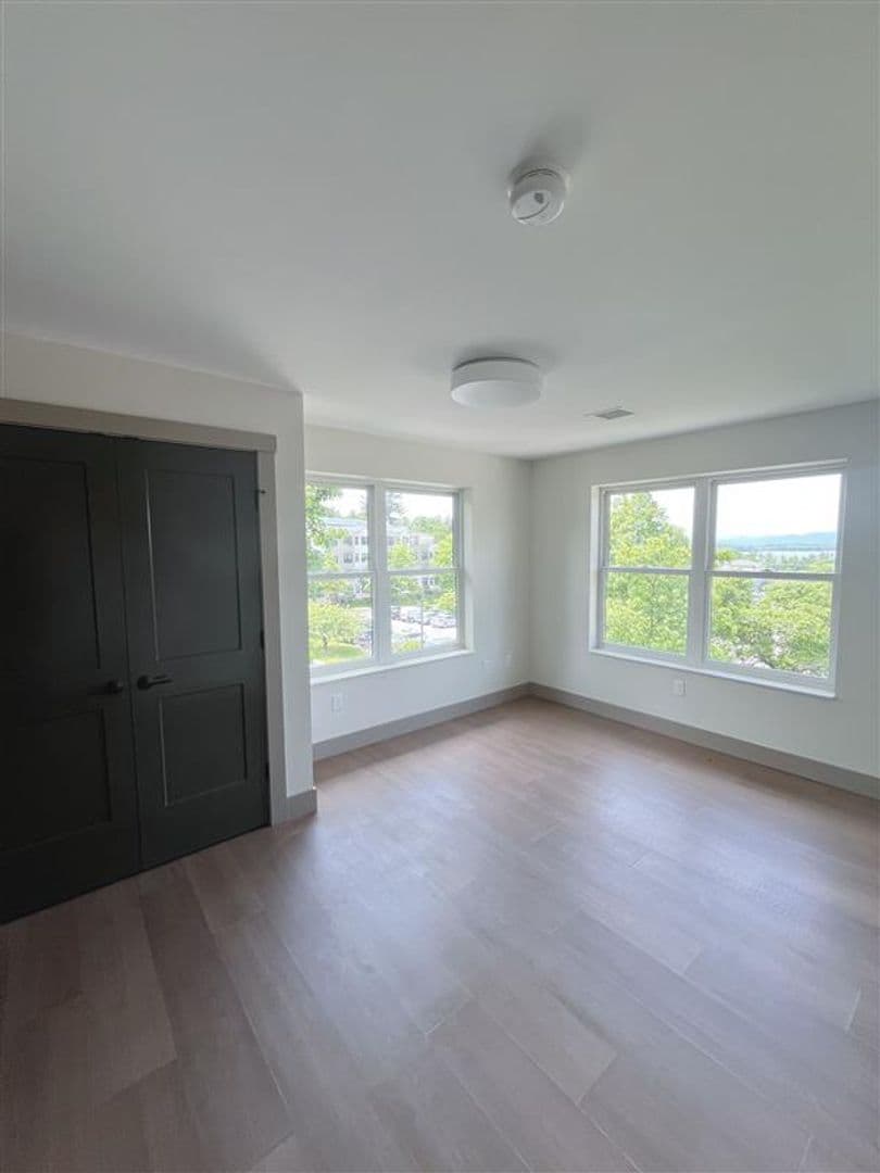 South Burlington Apartment: 151 Larkin Way