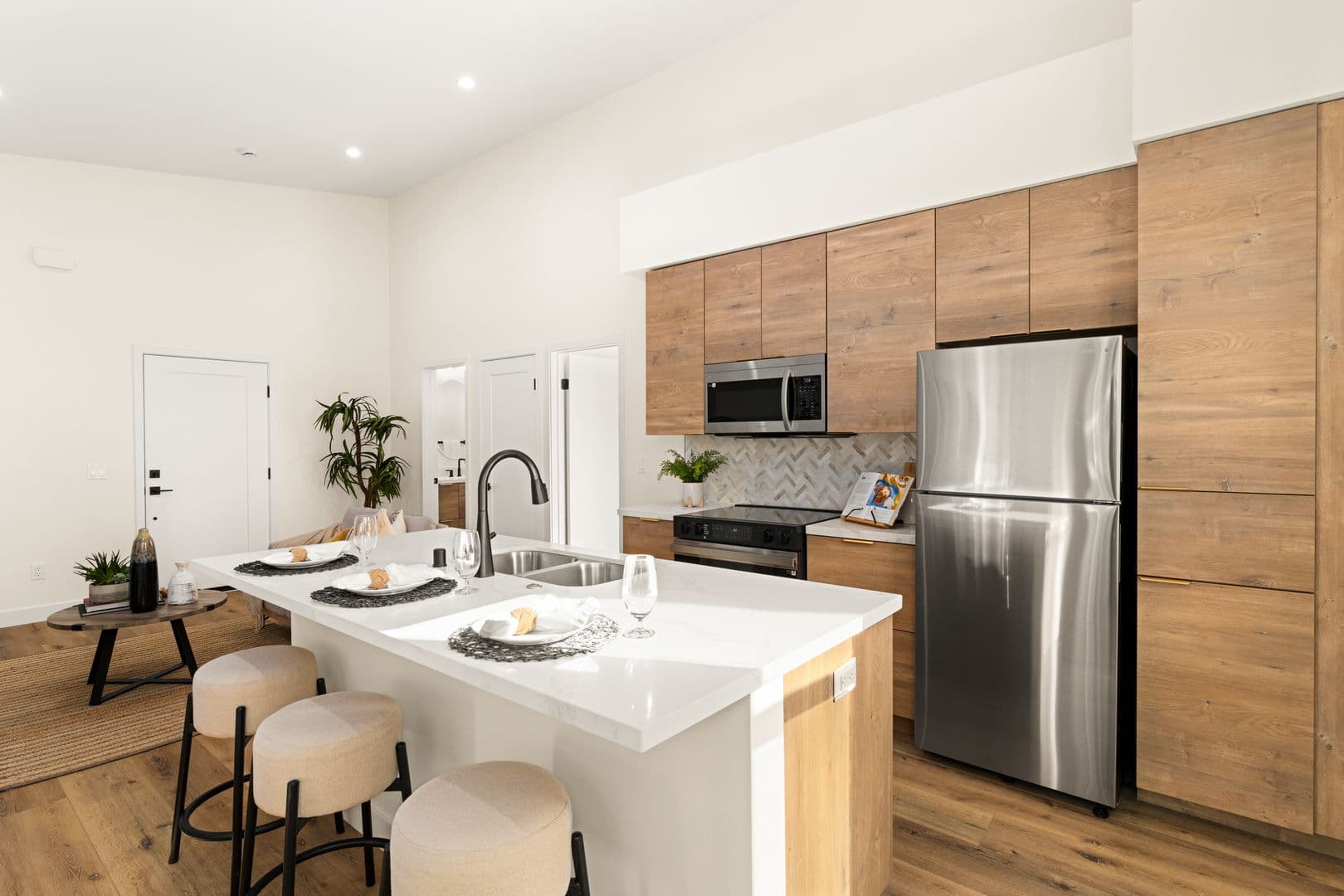 San Diego Apartment: 6285 Lorca Drive