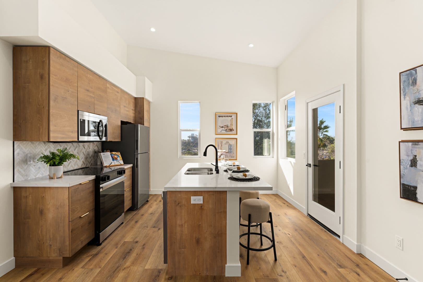 San Diego Apartment: 6285 Lorca Drive