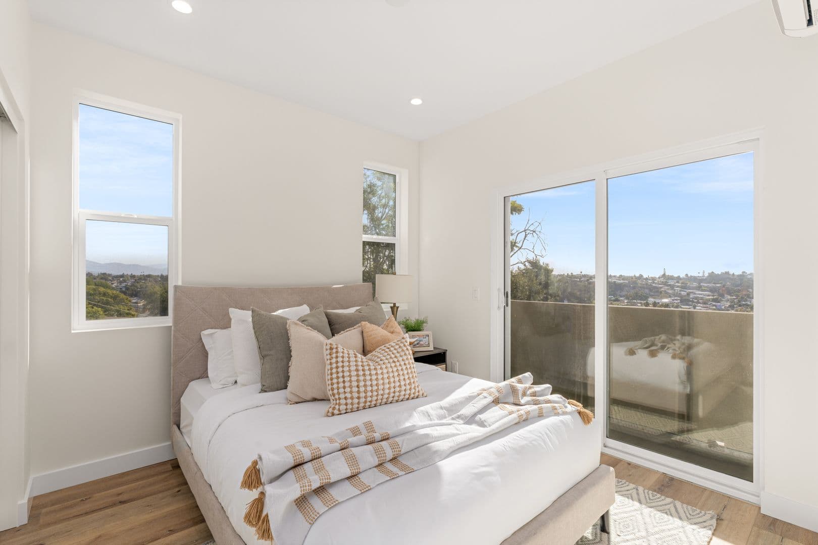 San Diego Apartment: 6285 Lorca Drive