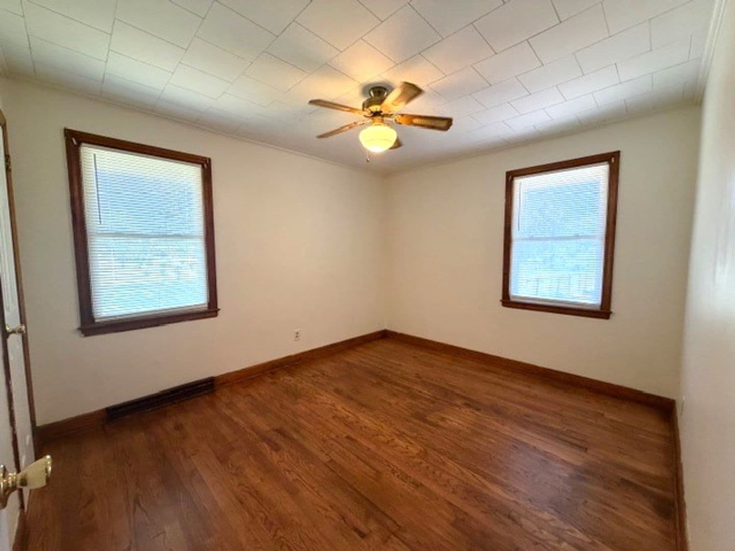 Elon House: 929 E. Haggard Avenue