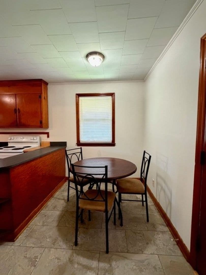 Elon House: 929 E. Haggard Avenue