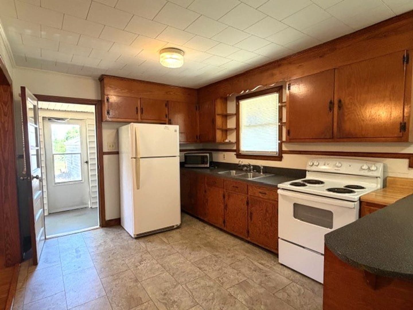 Elon House: 929 E. Haggard Avenue