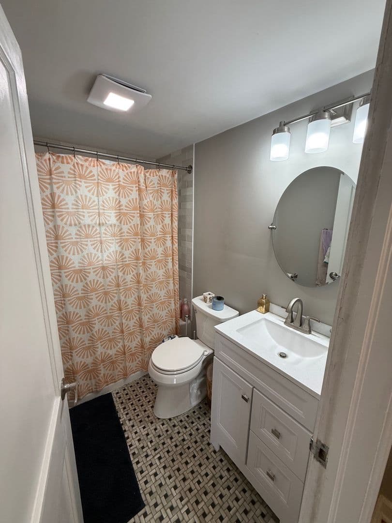 West Hartford Apartment: 120-122 Ardmore Road