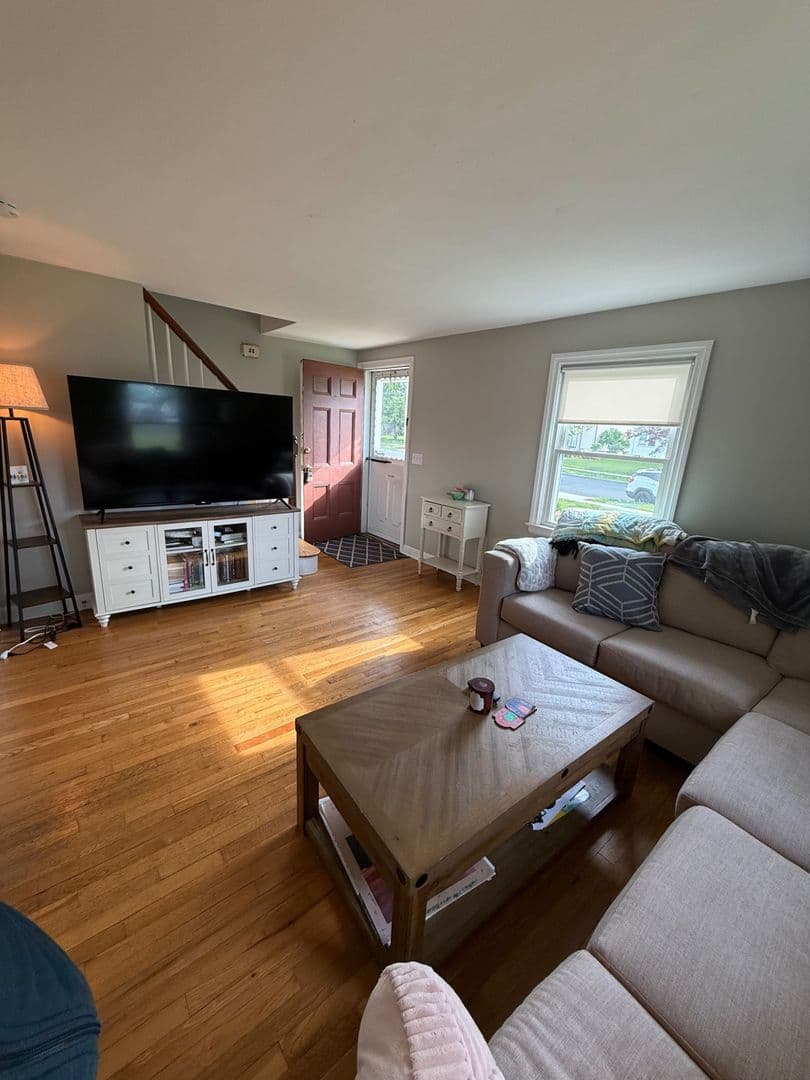 West Hartford Apartment: 120-122 Ardmore Road