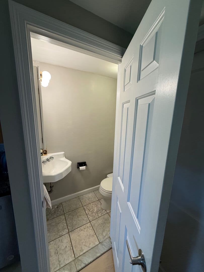 West Hartford Apartment: 120-122 Ardmore Road