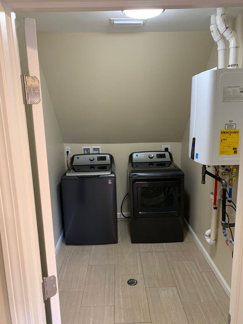 Hartford Apartment: 64 Oxford Street