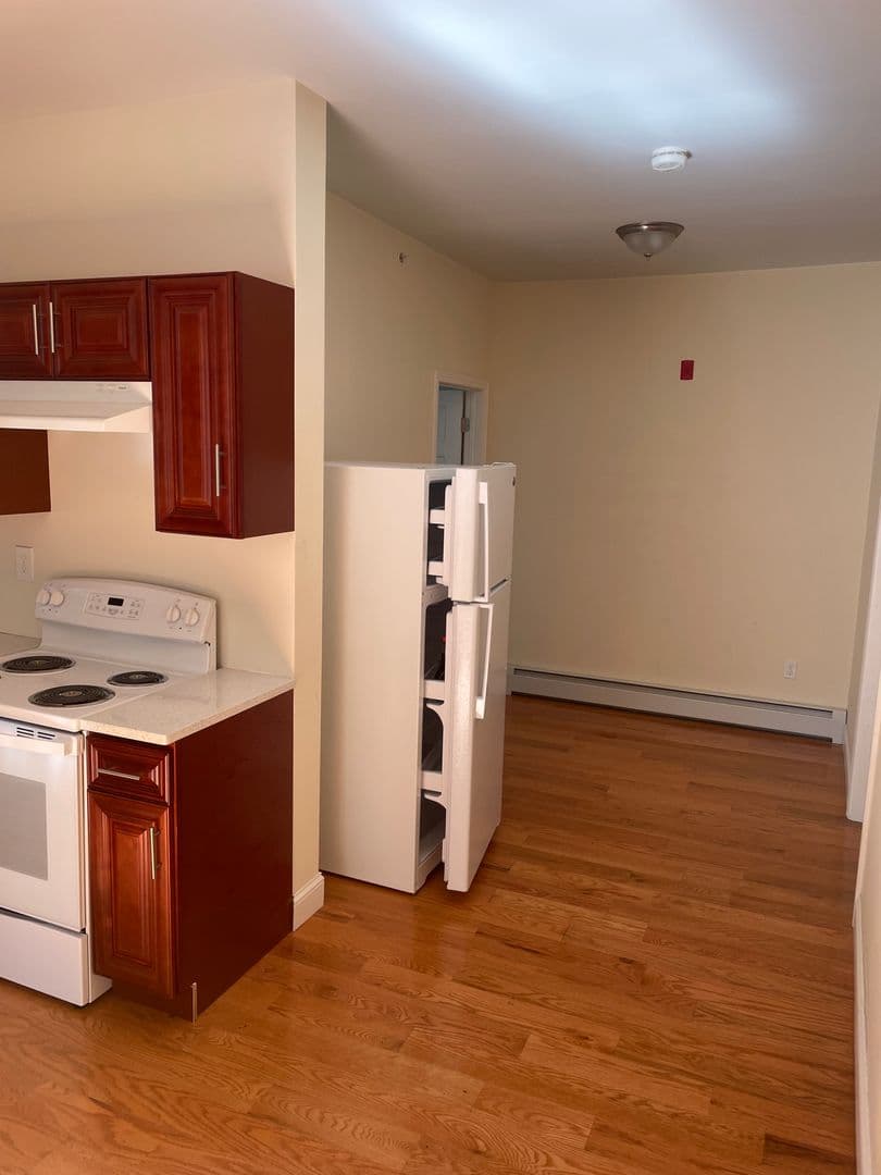 Hartford Apartment: 293-301 Farmington Ave.