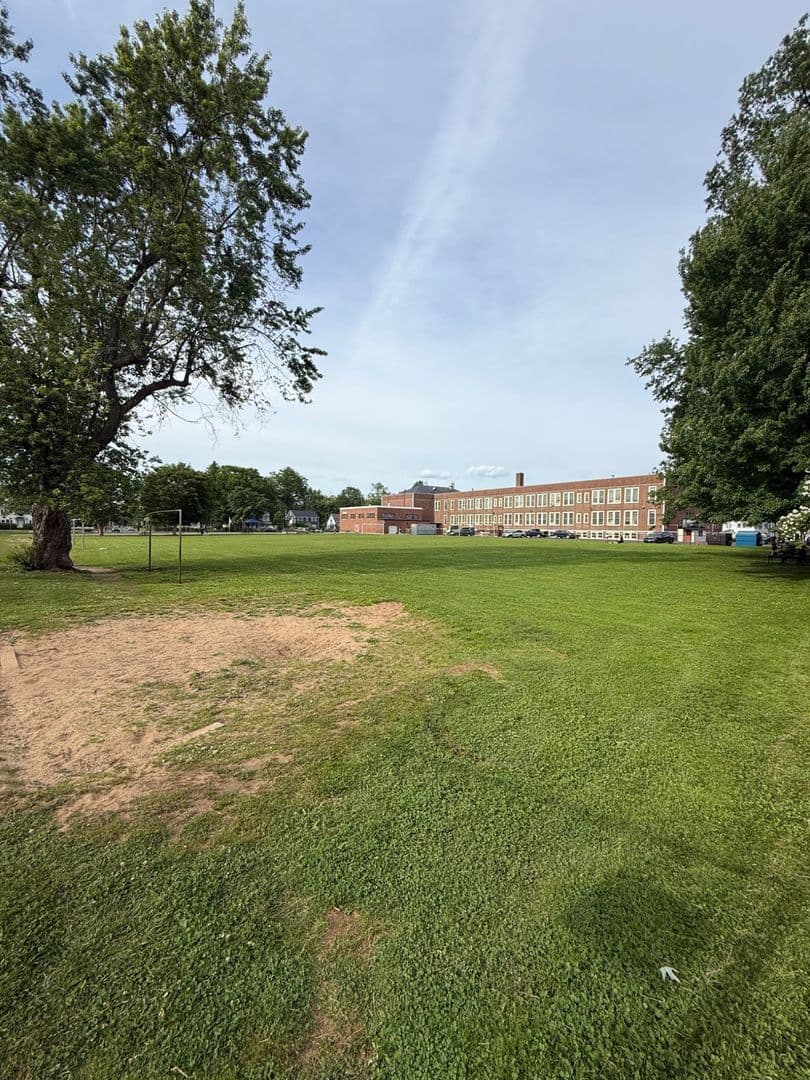 West Hartford Apartment: 120-122 Ardmore Road