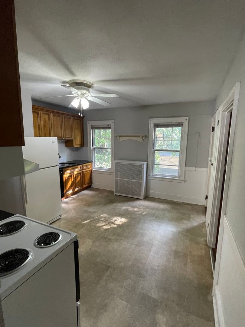 West Hartford Apartment: 11-13 Mitchell Place