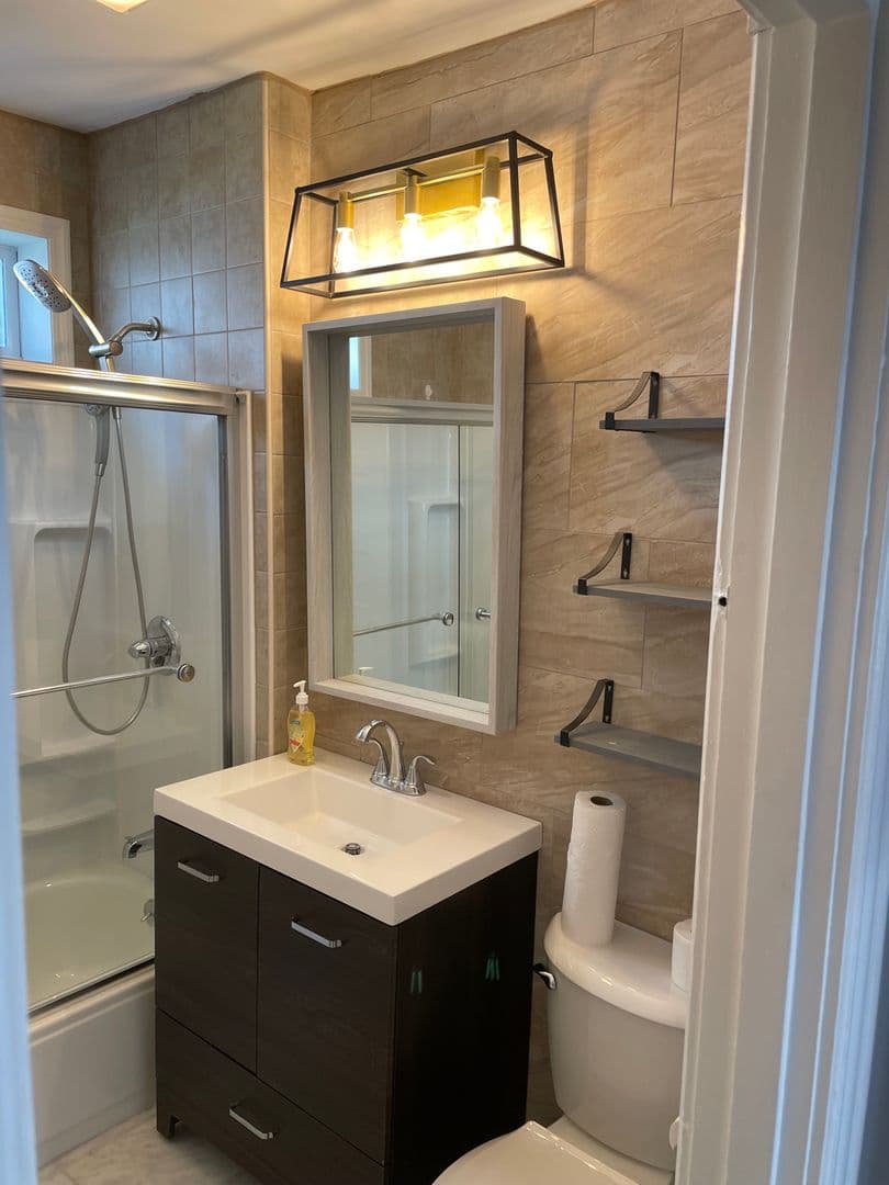 West Hartford Apartment: 33-35 Fairview St