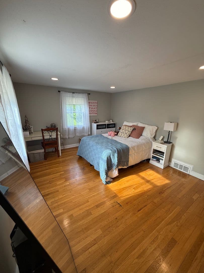 West Hartford Apartment: 120-122 Ardmore Road