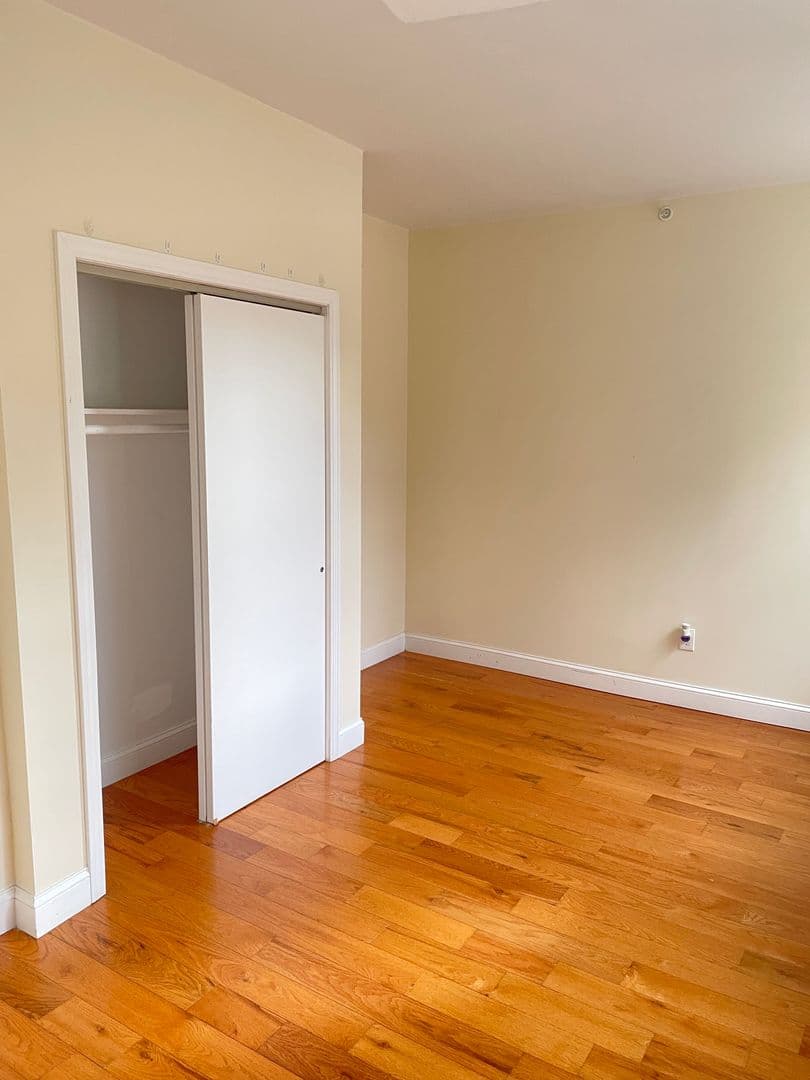 Hartford Apartment: 293-301 Farmington Ave.
