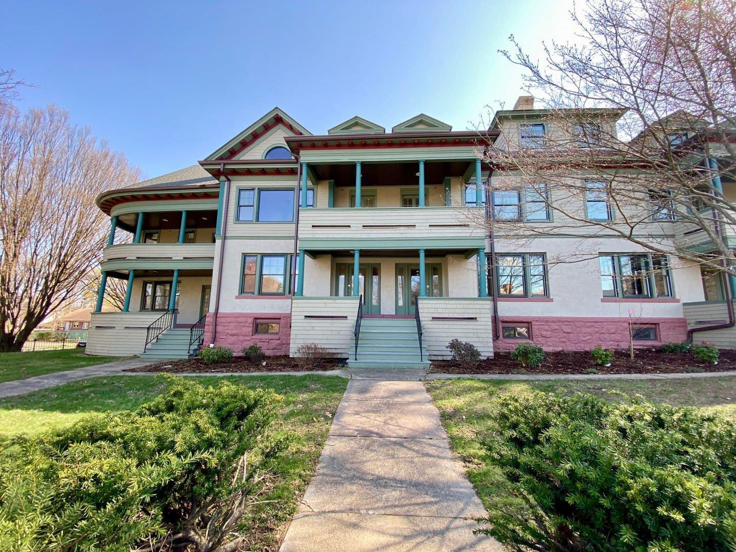 Hartford Apartment: 293-301 Farmington Ave.