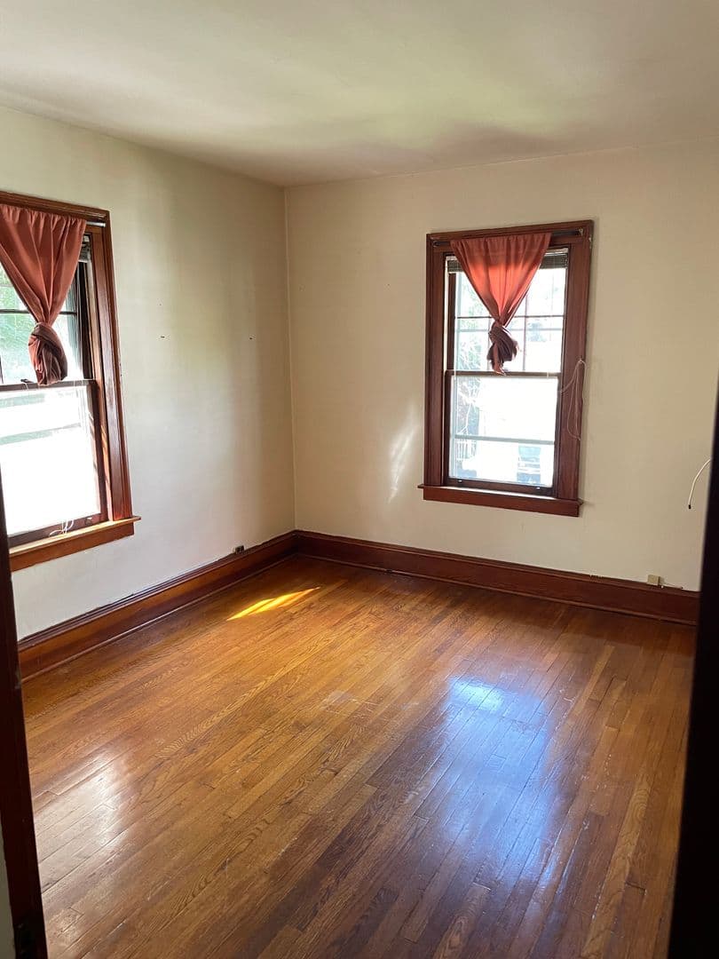 West Hartford Apartment: 11-13 Mitchell Place