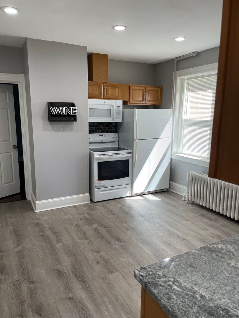 West Hartford Apartment: 33-35 Fairview St