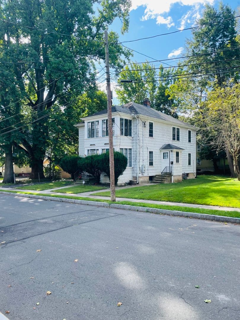West Hartford Apartment: 11-13 Mitchell Place
