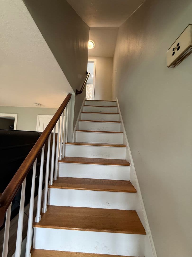 West Hartford Apartment: 120-122 Ardmore Road
