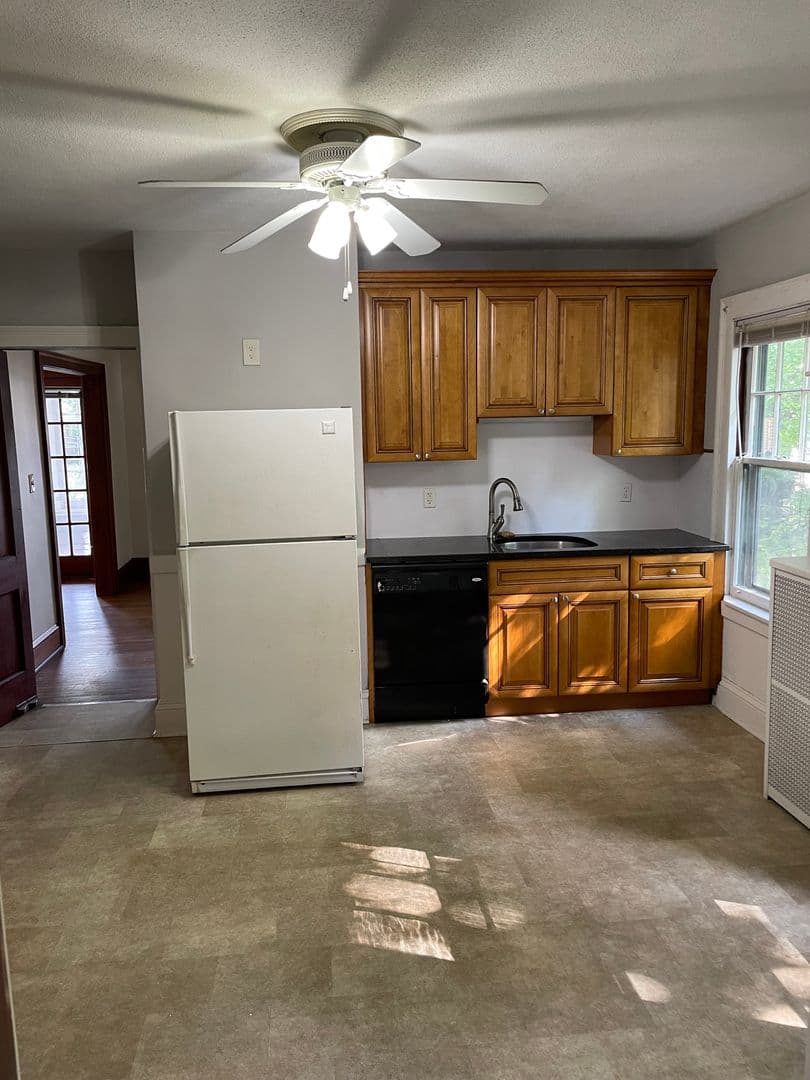 West Hartford Apartment: 11-13 Mitchell Place