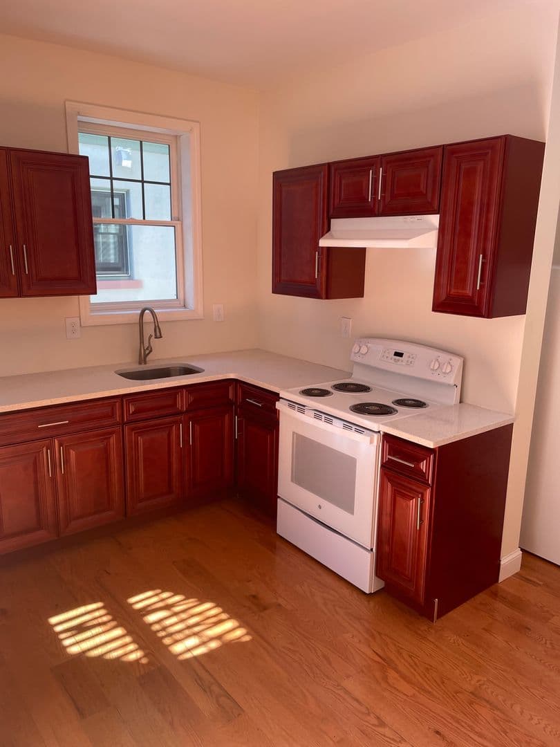 Hartford Apartment: 293-301 Farmington Ave.