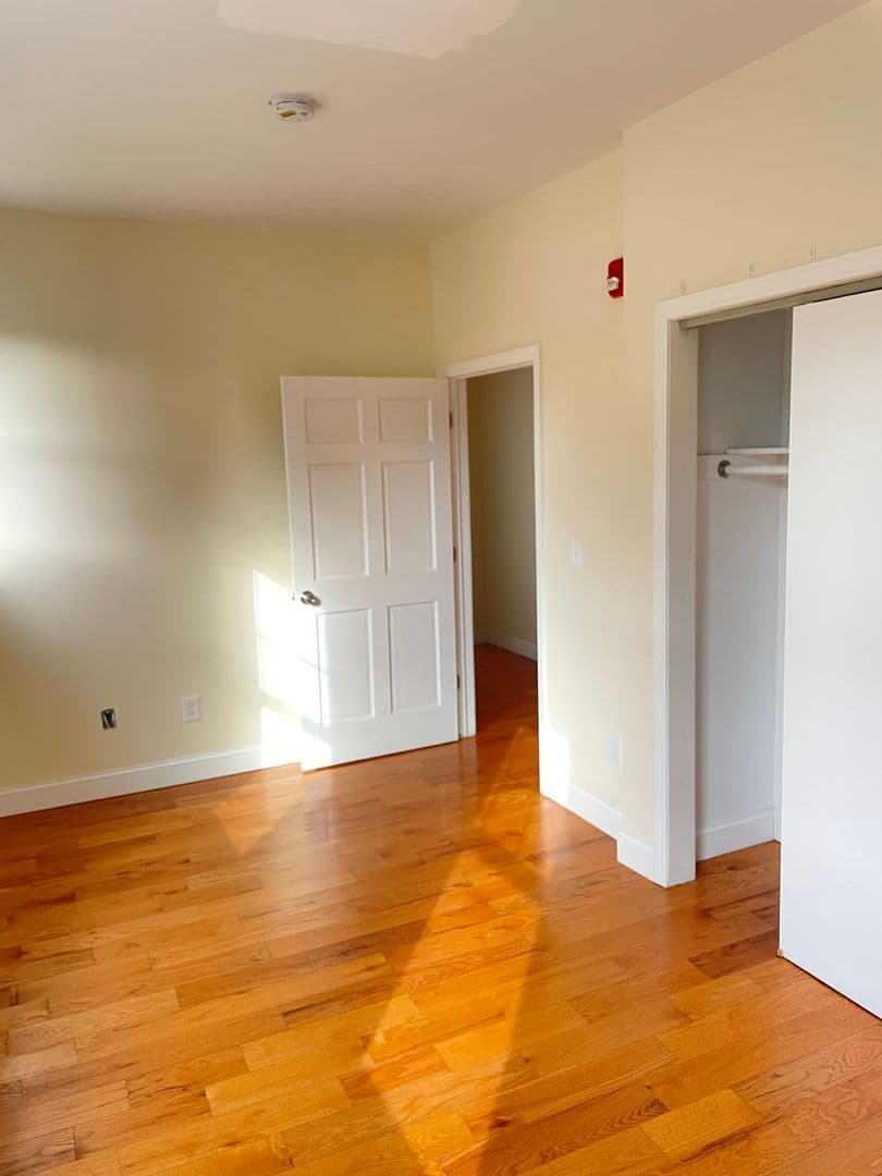 Hartford Apartment: 293-301 Farmington Ave.