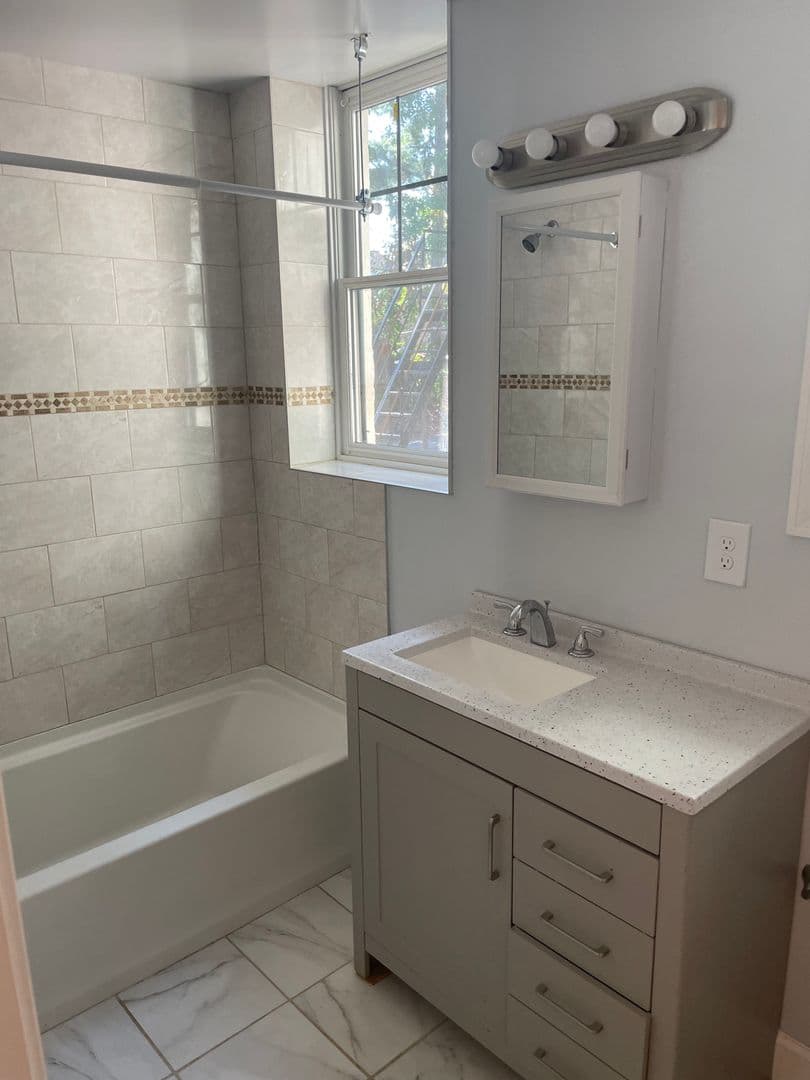 Hartford Apartment: 293-301 Farmington Ave.