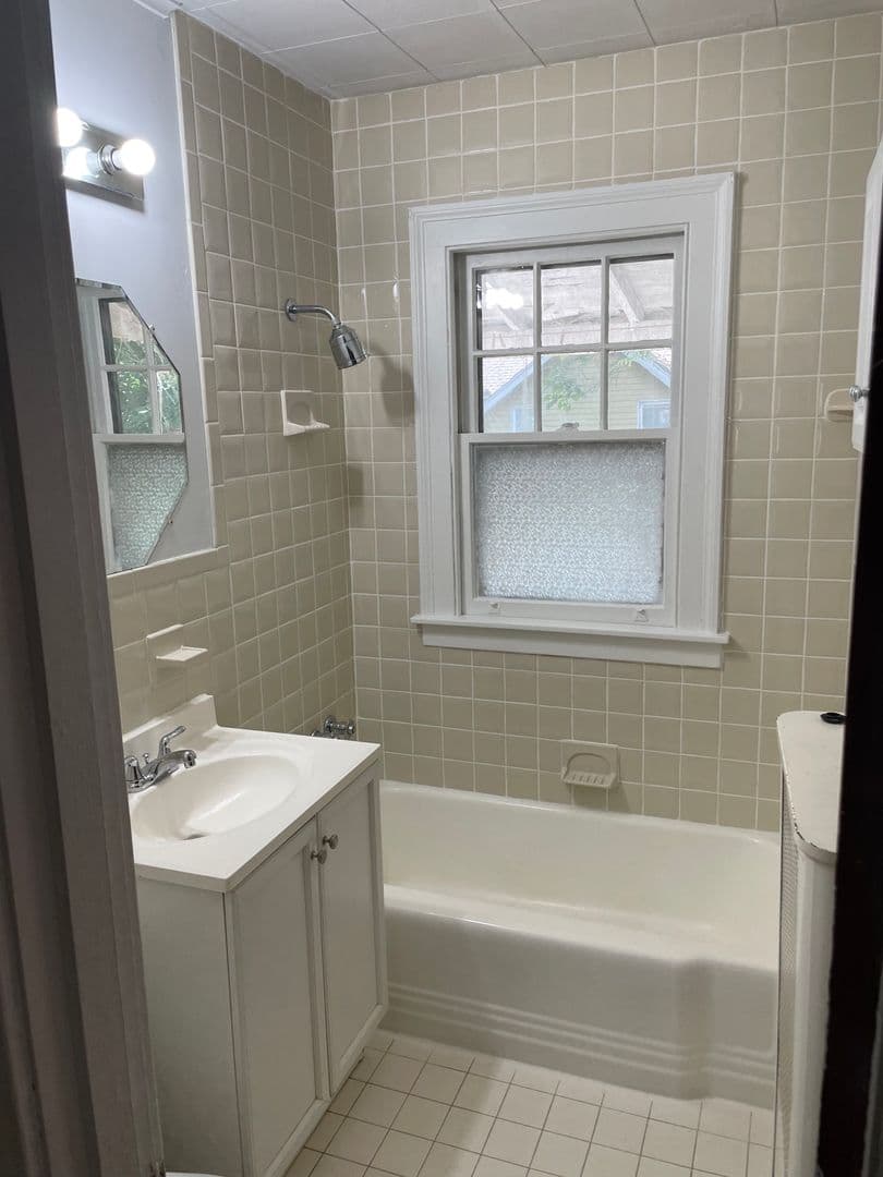 West Hartford Apartment: 11-13 Mitchell Place