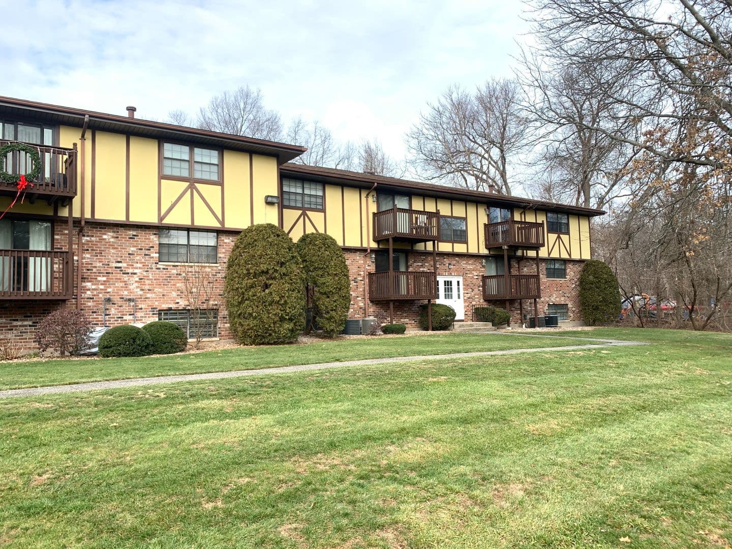 Newington House: 18 Surrey Drive